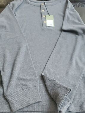 NWT gray Men's Henley Tee Shirt Size  XL 55 cotton 45 polyester